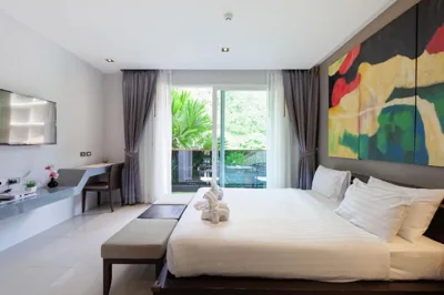 Double Room with Pool View — Emerald Terrace Apartments by Lofty